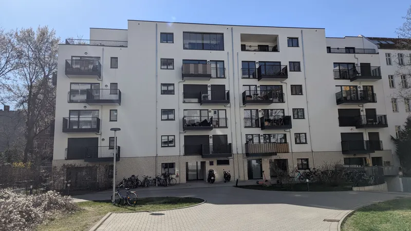 Rare Find! FIRST TIME FOR RENT. Ready to move-in, fully furnished in the heart of Kreuzberg. — photo 1